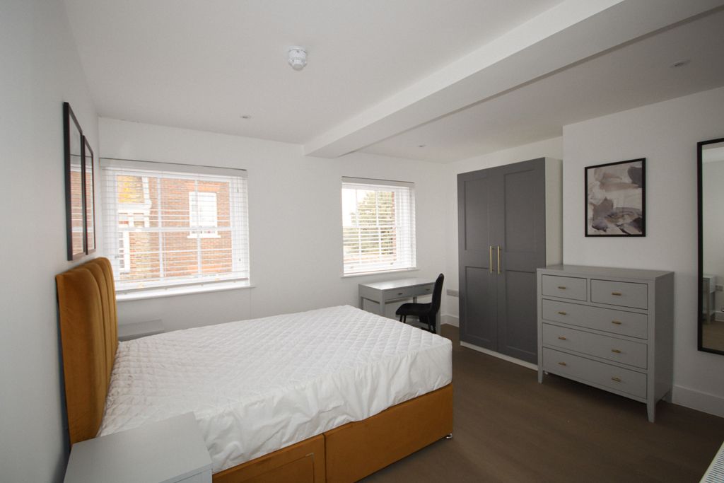 Property photo 1 of 5 Room To Rent High Street, Sittingbourne Me10, All Bills Included!