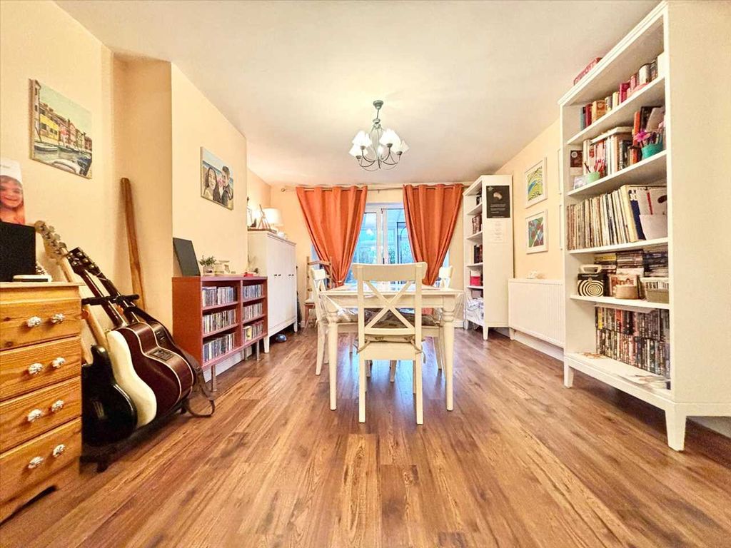 Property photo 2 of 31 Dining Area