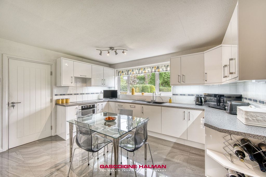 Property photo 3 of 24 Kitchen Breakfast Room