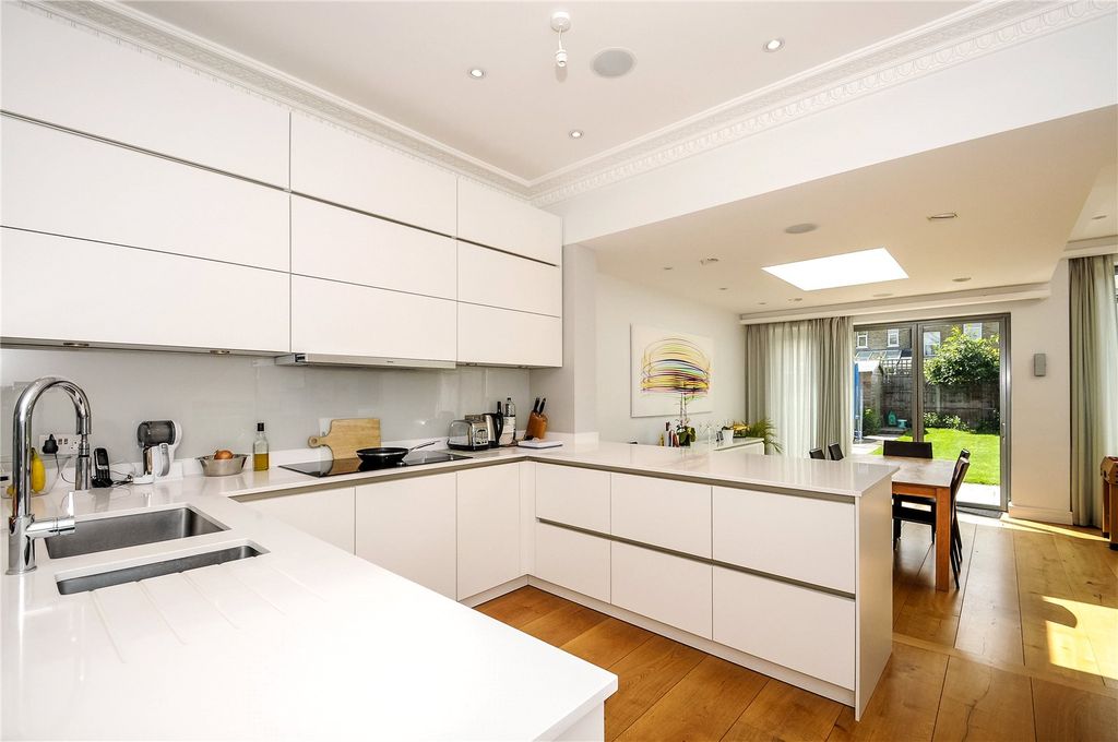 Property photo 2 of 12 Kitchen