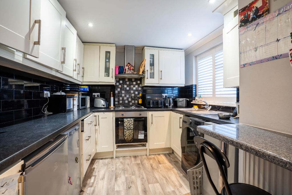 Property photo 2 of 12 4789672