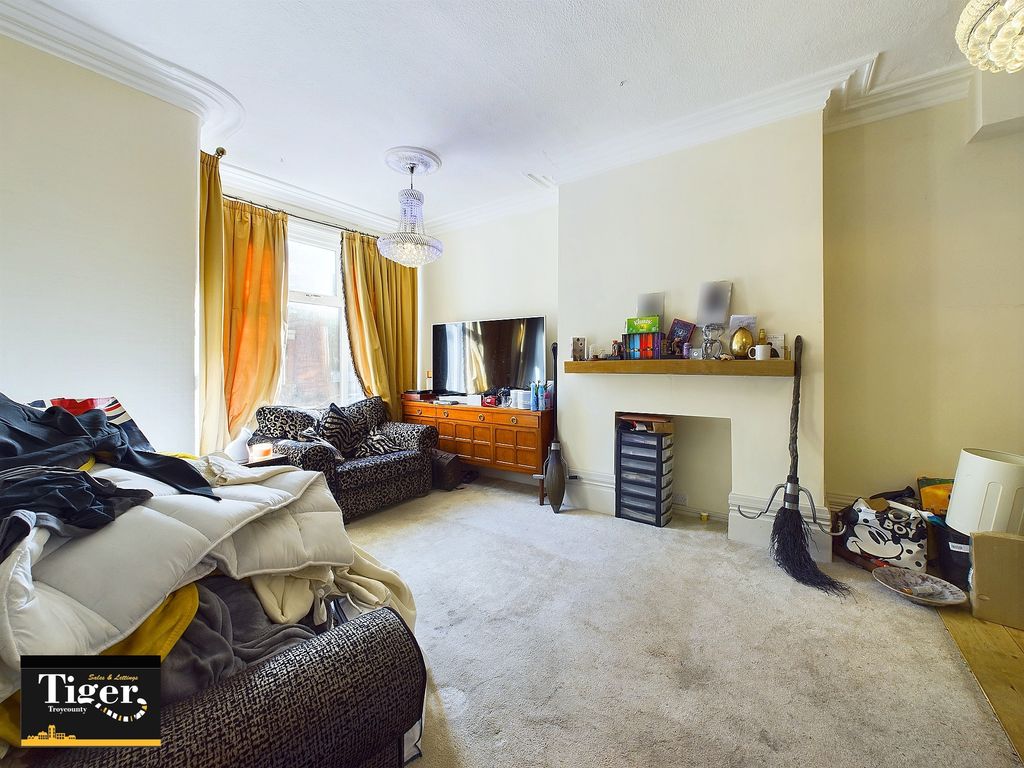 Property photo 2 of 26 Cam03440G0-Pr0173-Still017