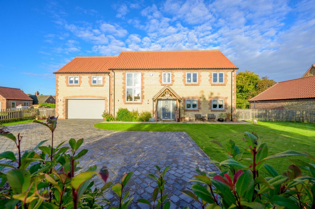 Property photo 1 of 32