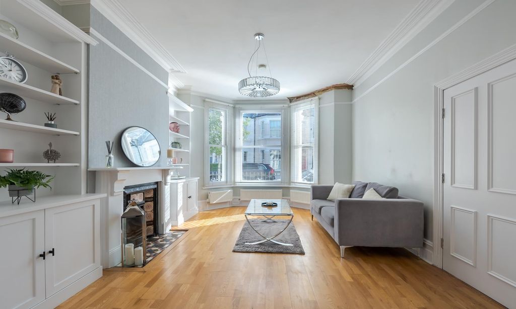 Property photo 2 of 9