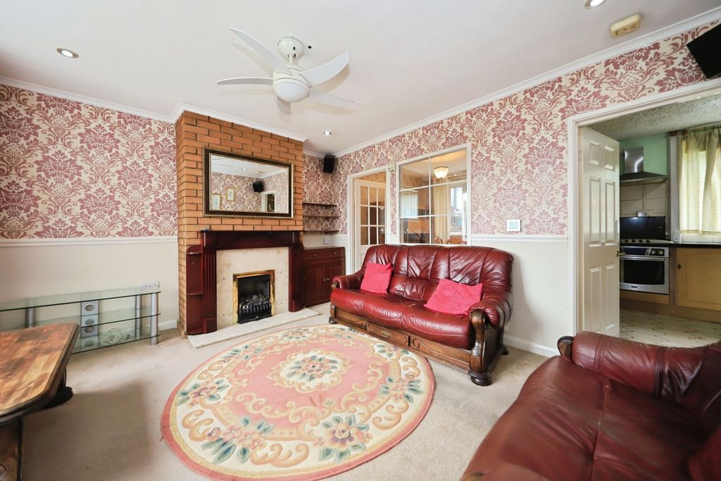 Property photo 2 of 17 Photo