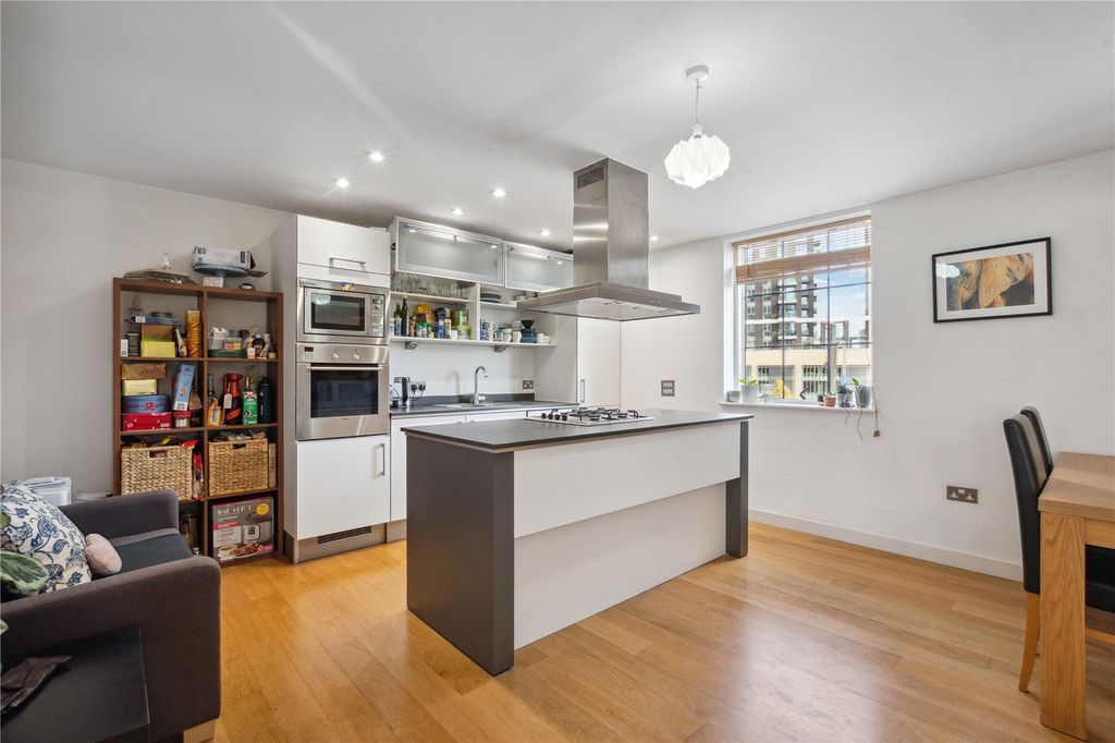 Property photo 2 of 10 Kitchen