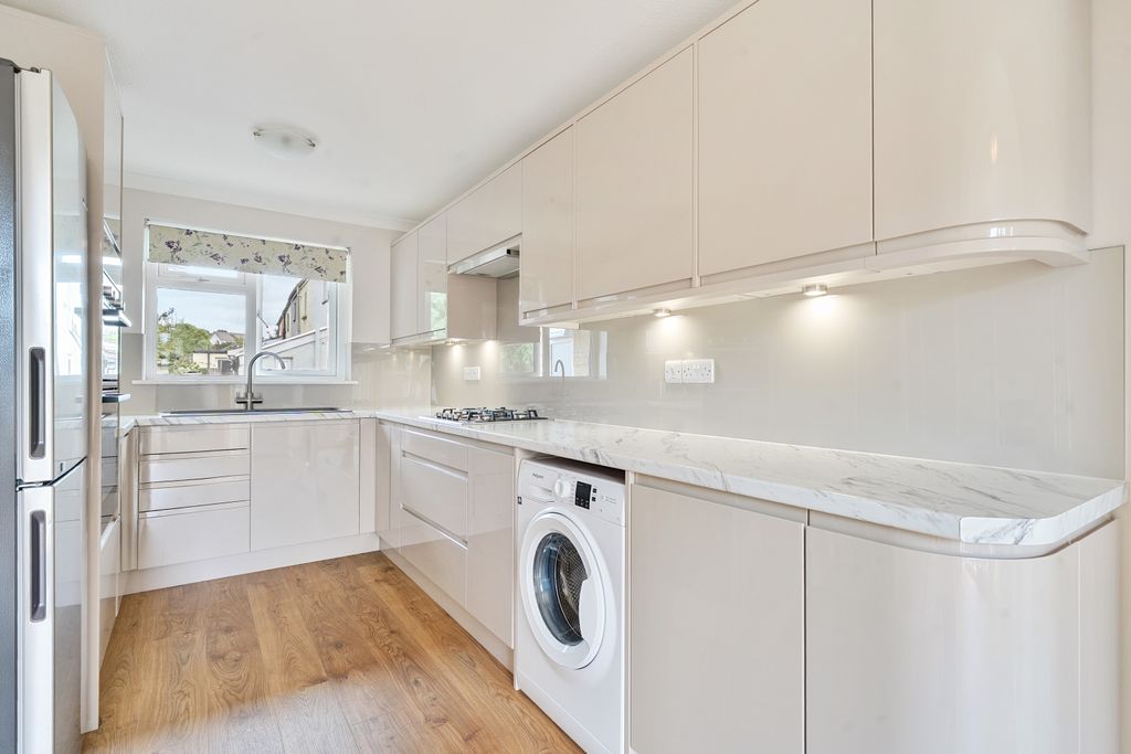 Property photo 2 of 18 1334764-1-6895E4c2Be537
