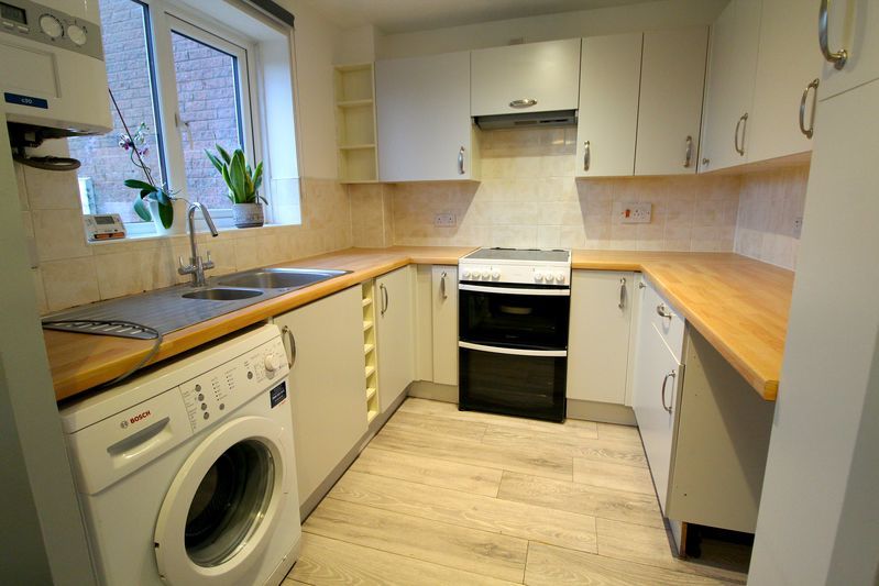 Property photo 2 of 8 Kitchen