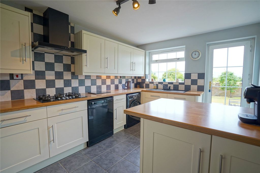 Property photo 2 of 16 Picture No. 10