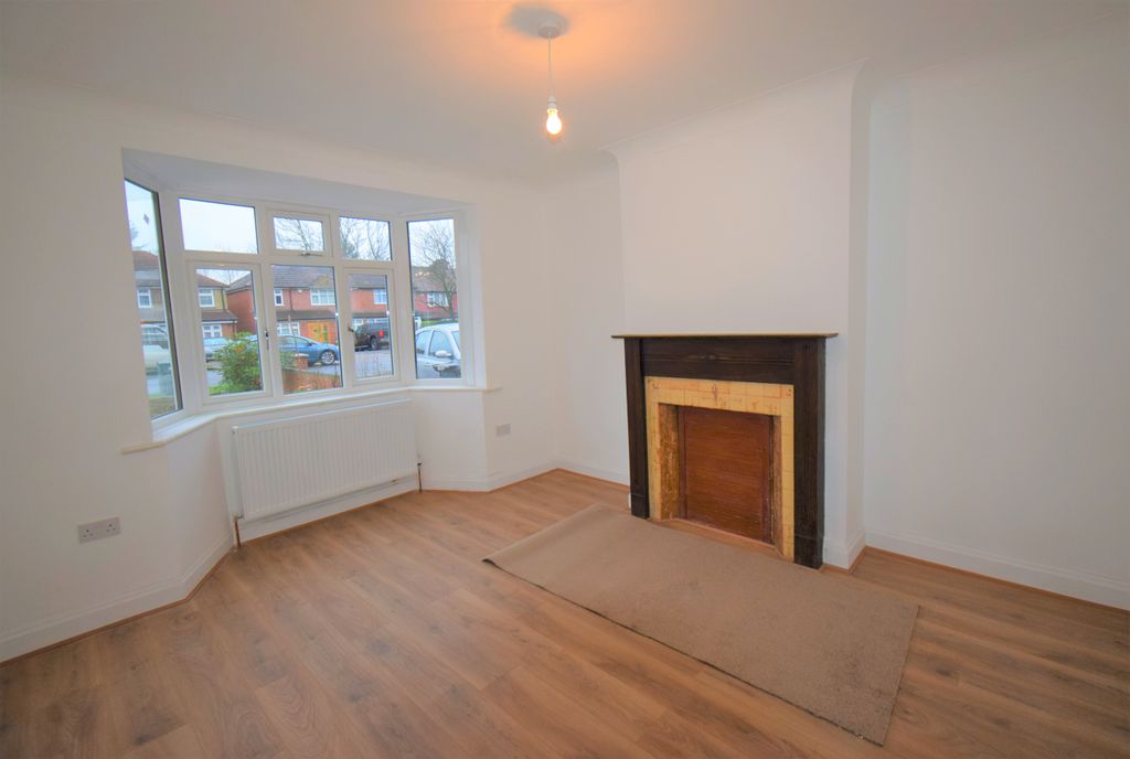 Property photo 1 of 13 Living Room