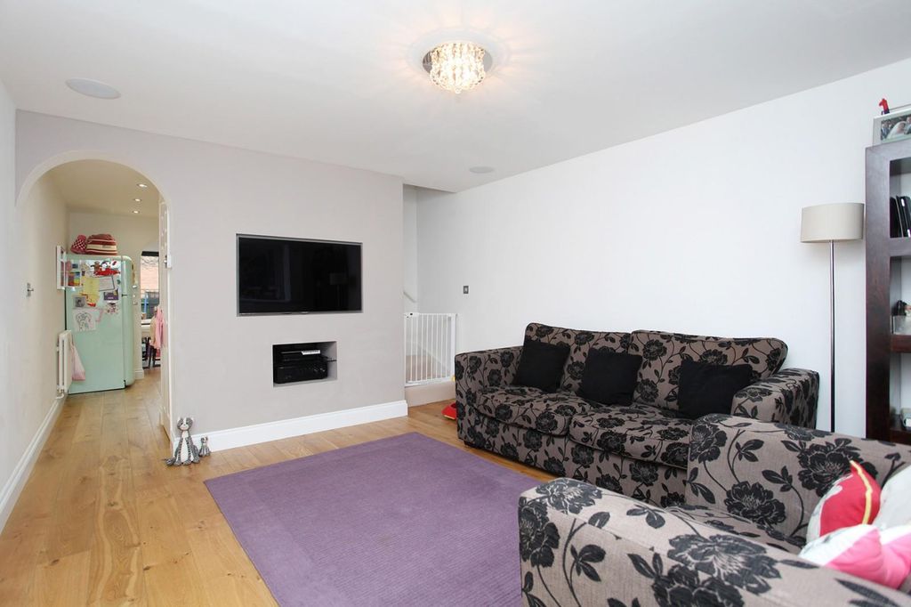 Property photo 2 of 11