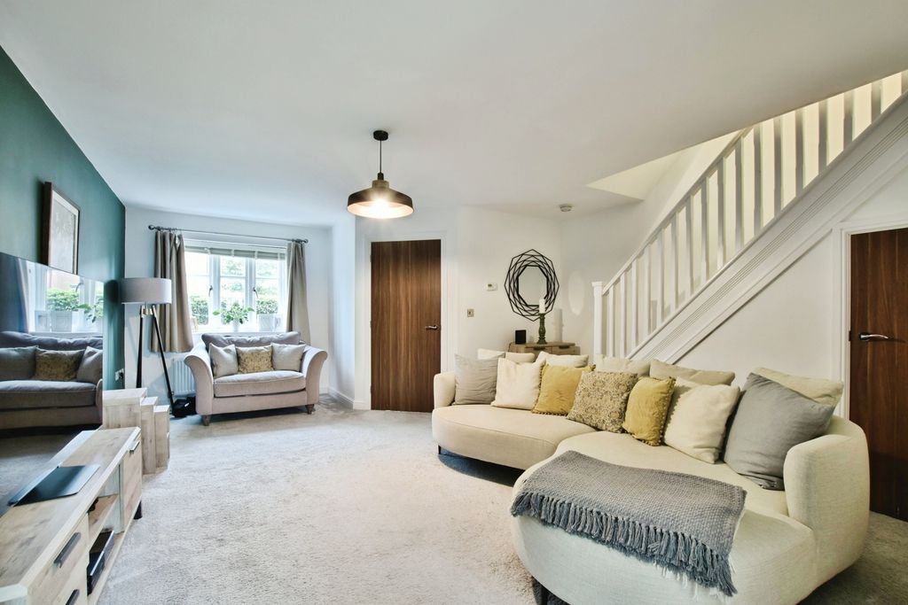 Property photo 3 of 29 Pbox-Img.Jpg