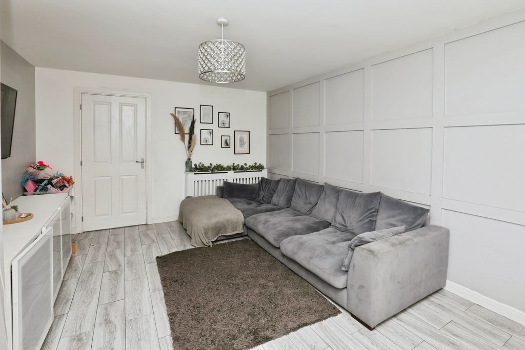 Property photo 2 of 15 Lounge