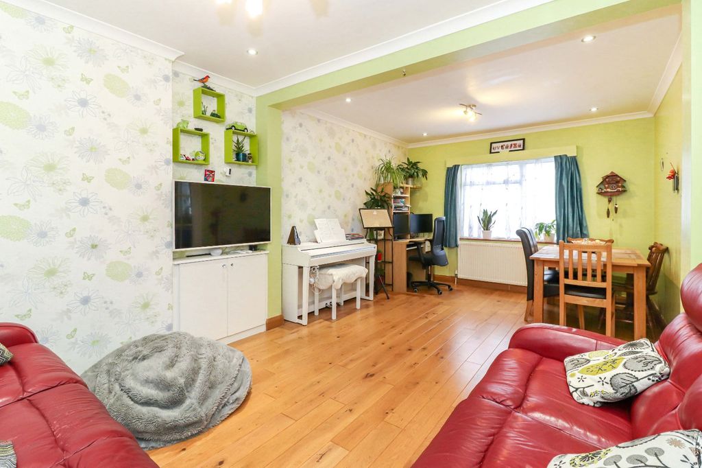 Property photo 3 of 13 Sitting Room