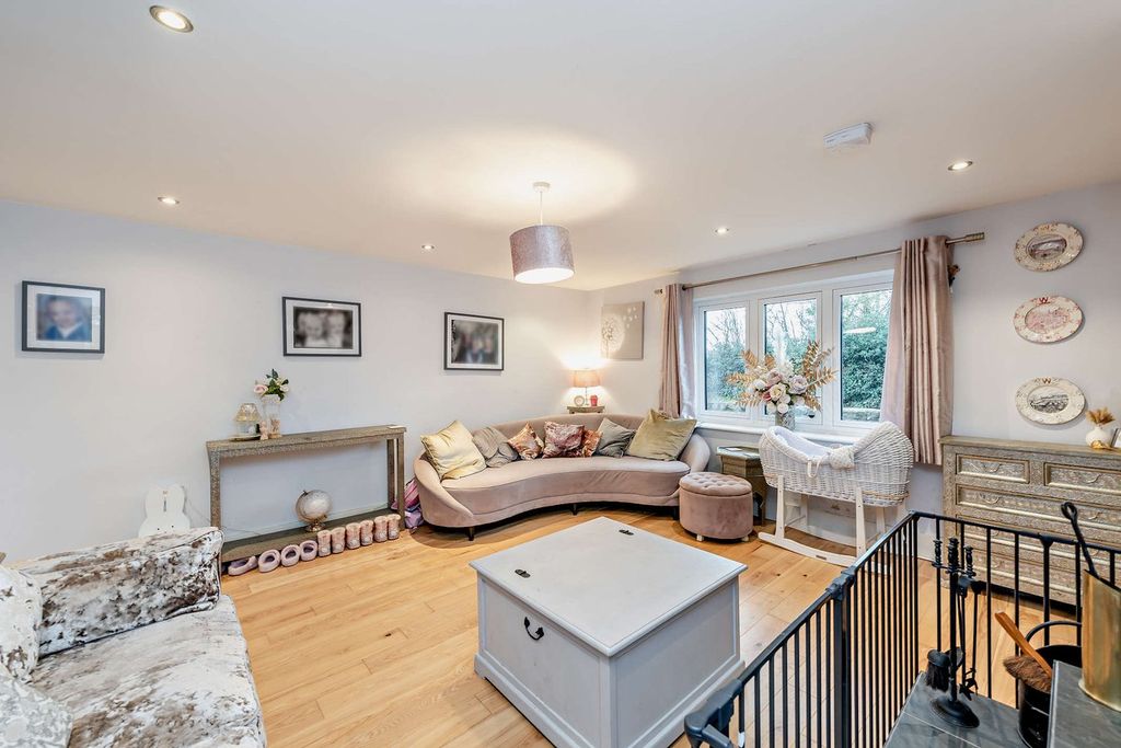 Property photo 2 of 37