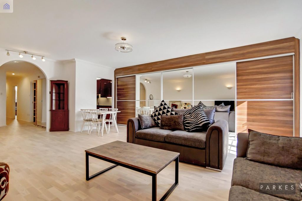 Property photo 1 of 12 Reception