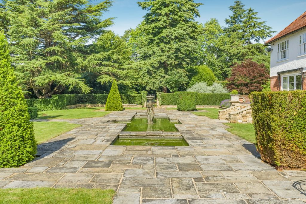 Property photo 3 of 31 Grounds