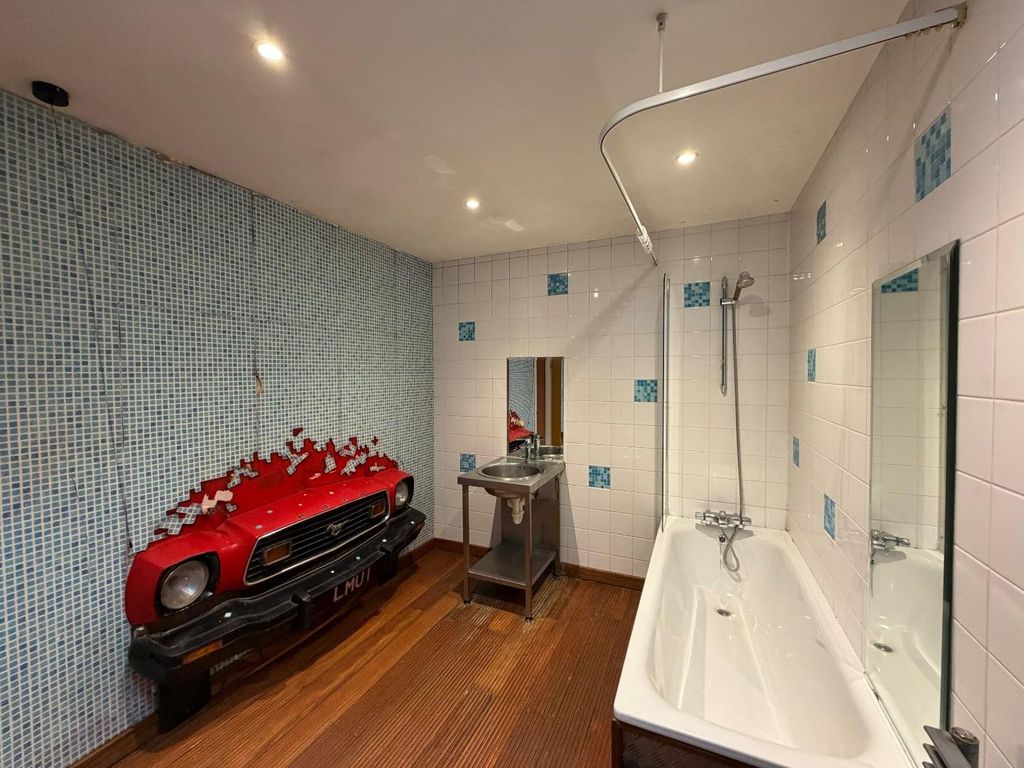 Property photo 1 of 8 Bathroom 2.Jpg