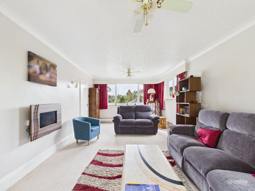 Property photo 2 of 27