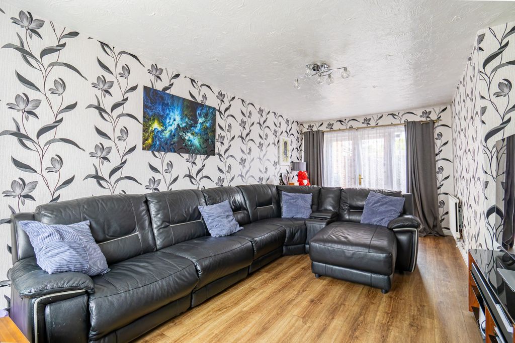Property photo 2 of 21 5018082