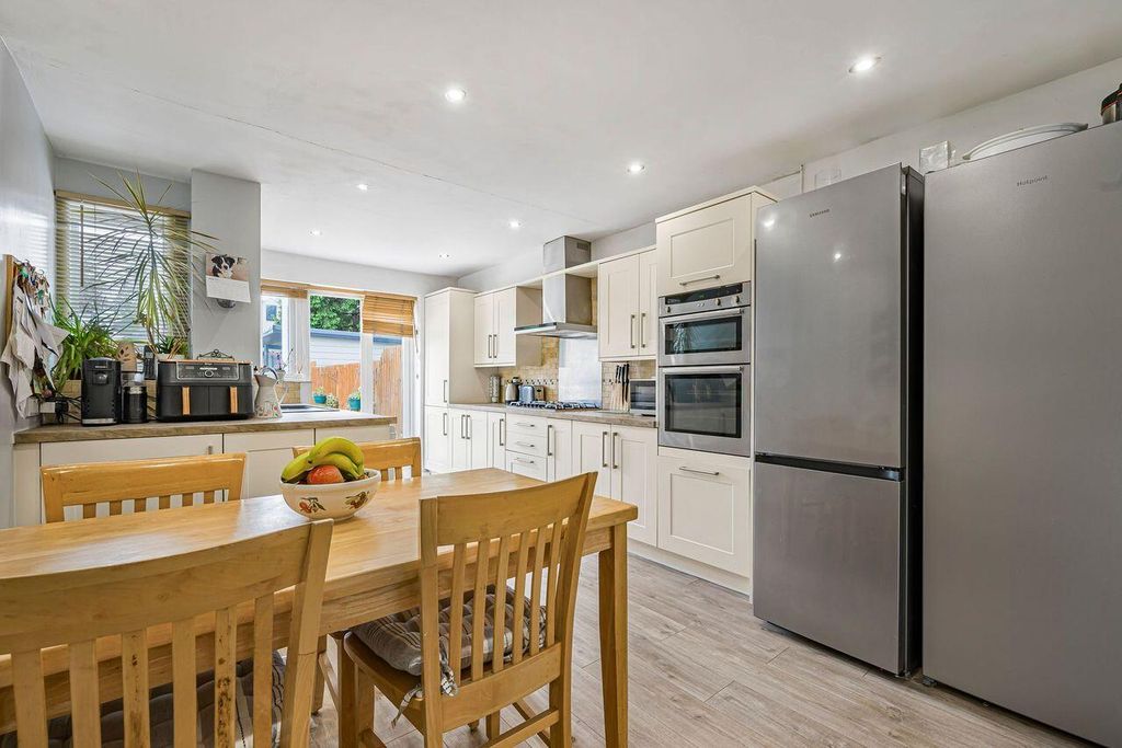 Property photo 2 of 31 Kitchen