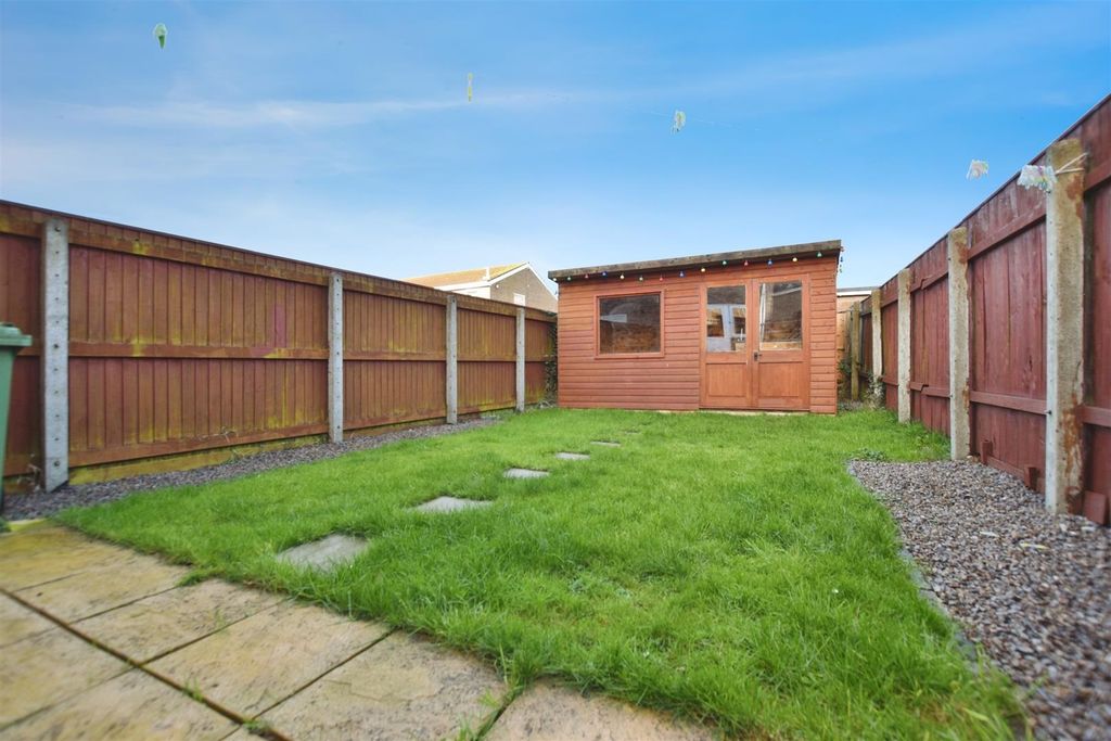 Property photo 3 of 13 433313ce-Garden 20B.Jpg