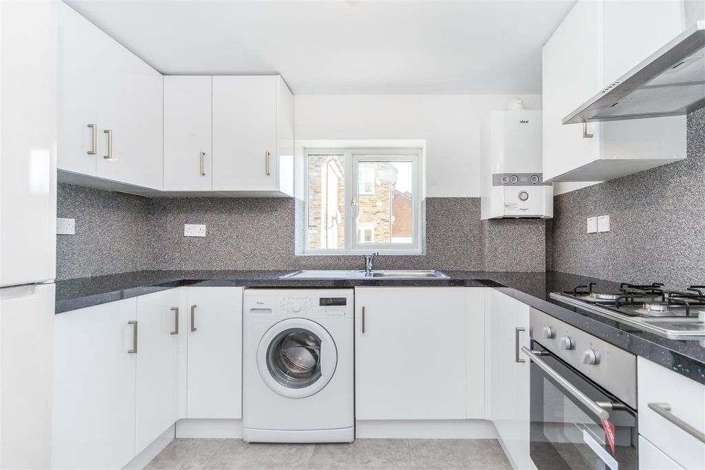 Property photo 1 of 6 Lettings Shepherds Bush Askew Road- Kitchen.Jpg