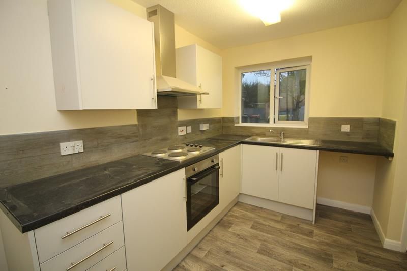 Property photo 3 of 7 Kitchen