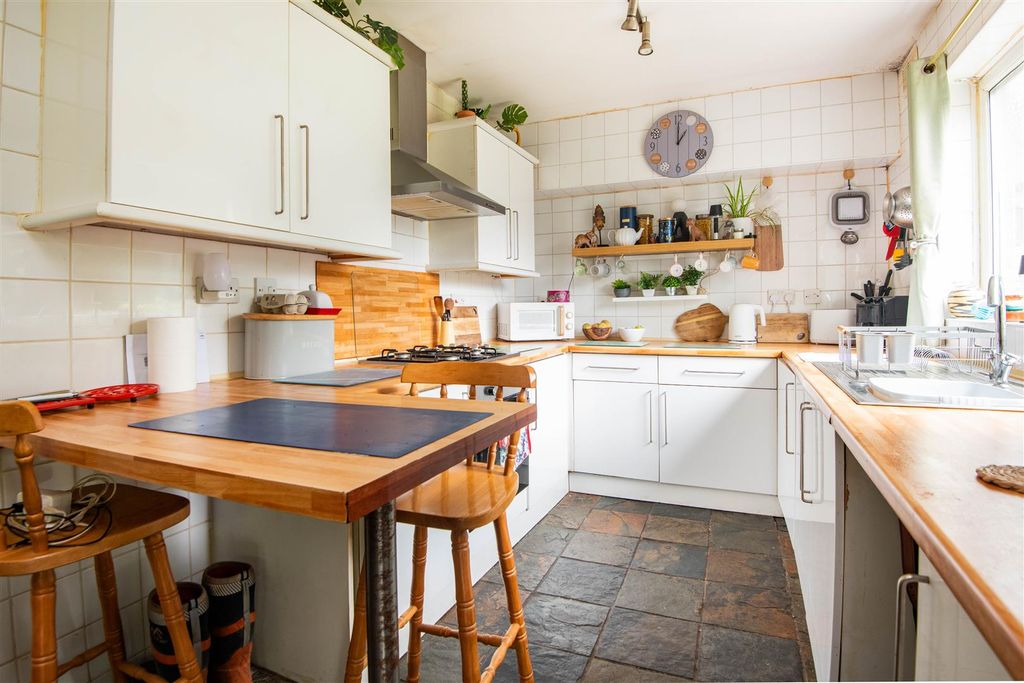 Property photo 3 of 15 Kitchen