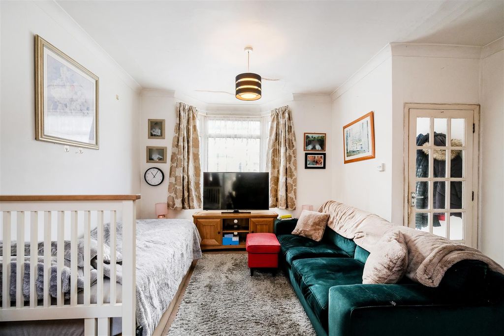 Property photo 2 of 22