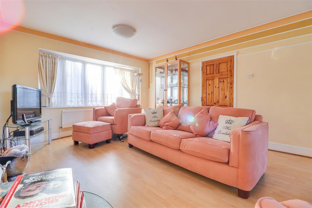 Property photo 3 of 23