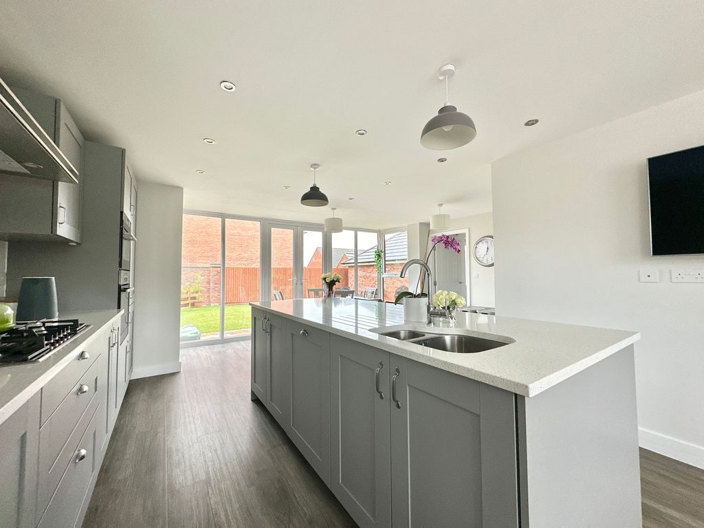 Property photo 2 of 31
