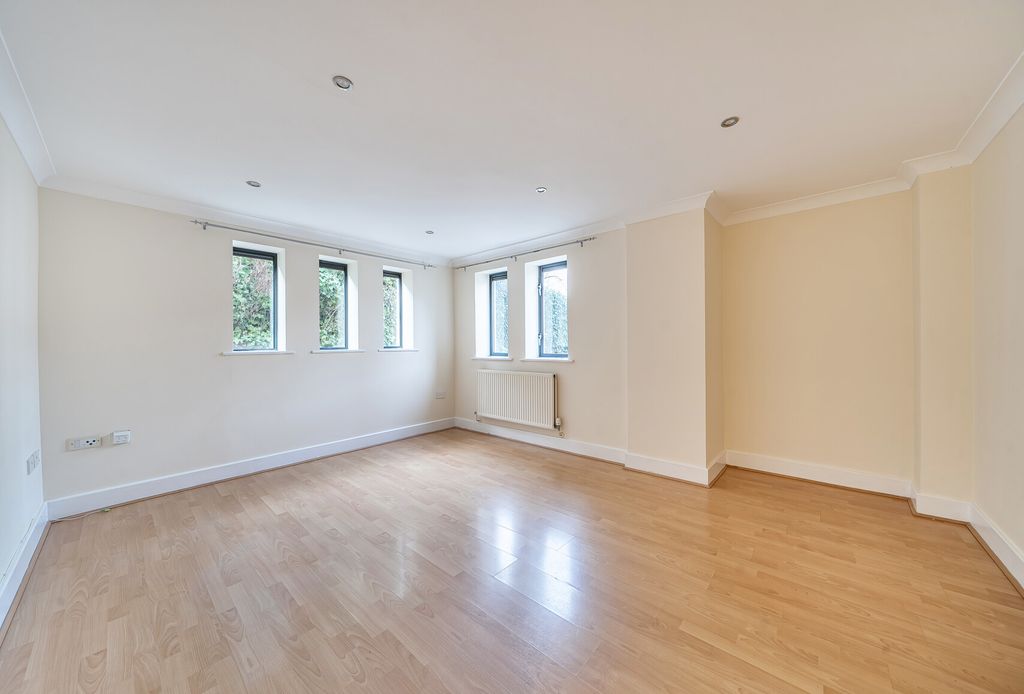 Property photo 1 of 8 1404776-5-6977962...