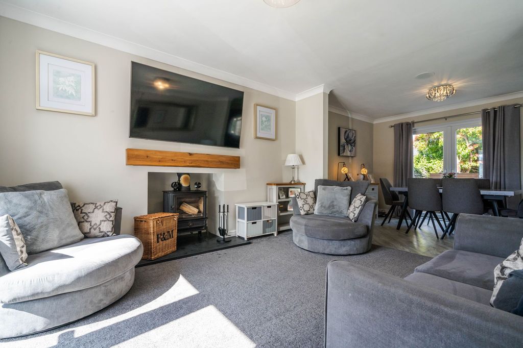 Property photo 2 of 35