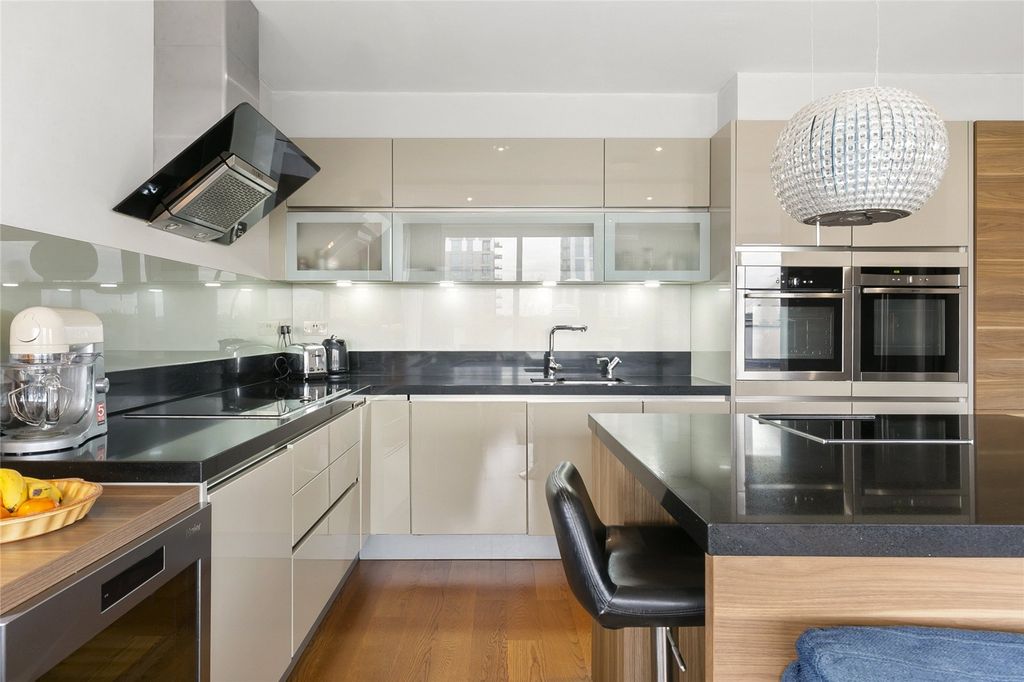 Property photo 3 of 12 Kitchen