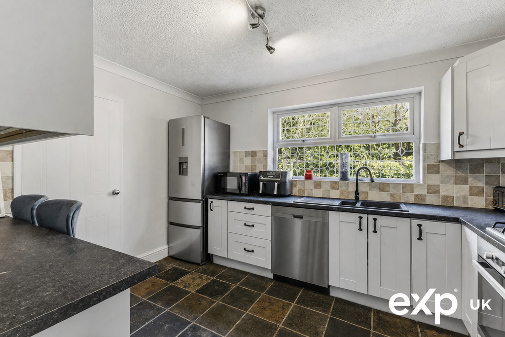 Property photo 2 of 33