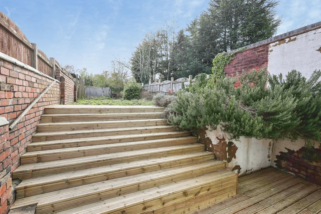 Property photo 3 of 14 Garden