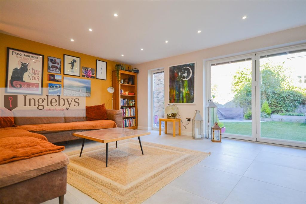 Property photo 3 of 38