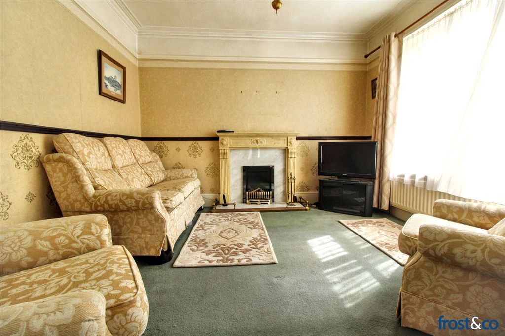 Property photo 2 of 21 Living Room