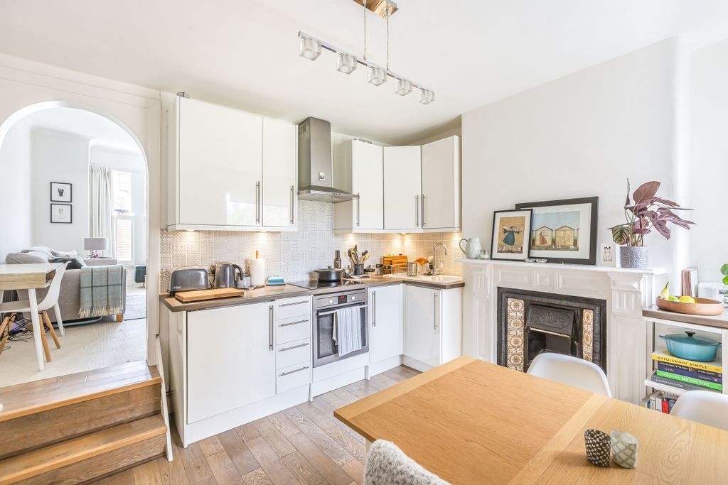 Property photo 2 of 9 5