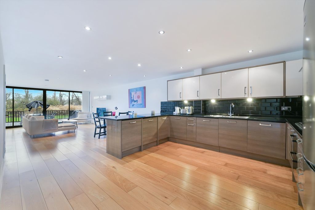 Property photo 2 of 15 Image