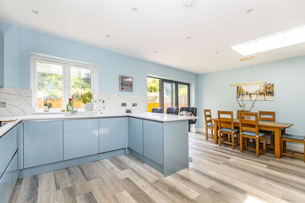 Property photo 2 of 20 11