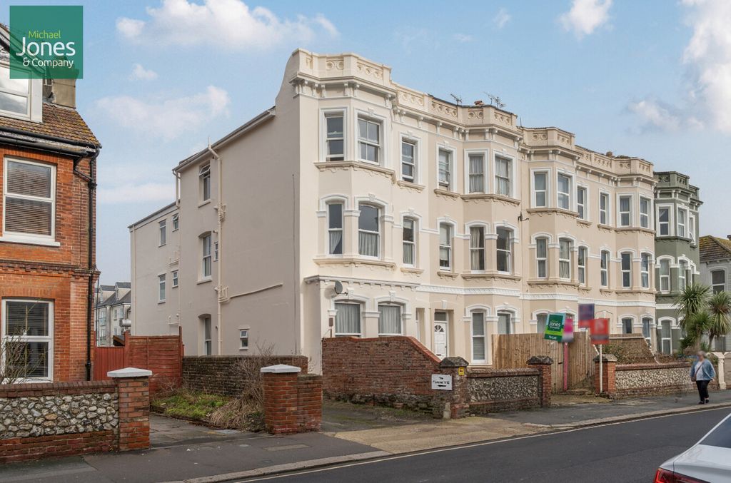 Property photo 1 of 12 External