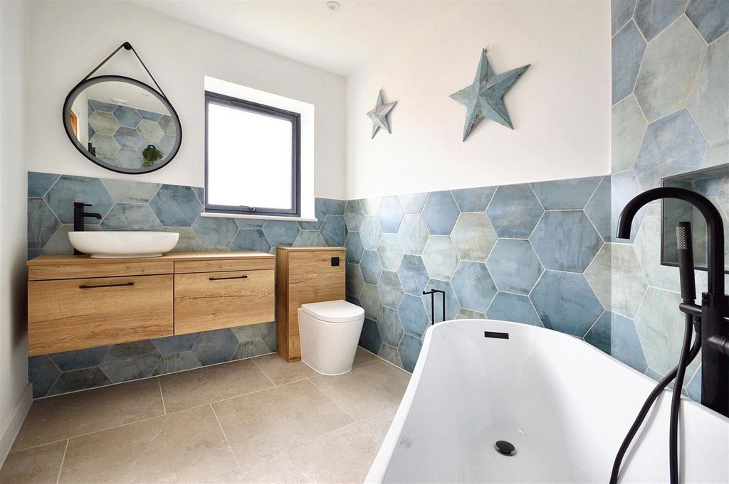 Property photo 2 of 39 Bathroom (2).Jpeg