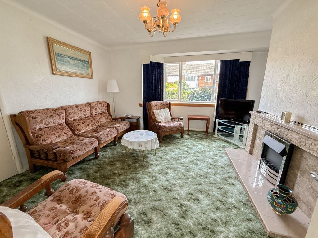 Property photo 2 of 12 Lounge