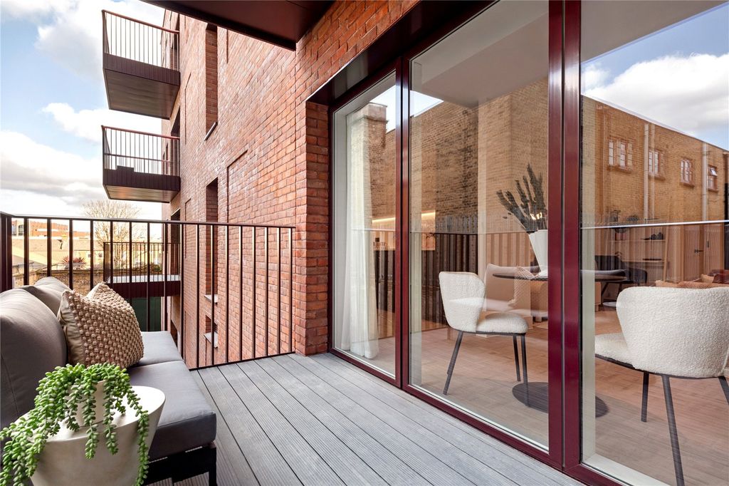 Property photo 2 of 25 Balcony