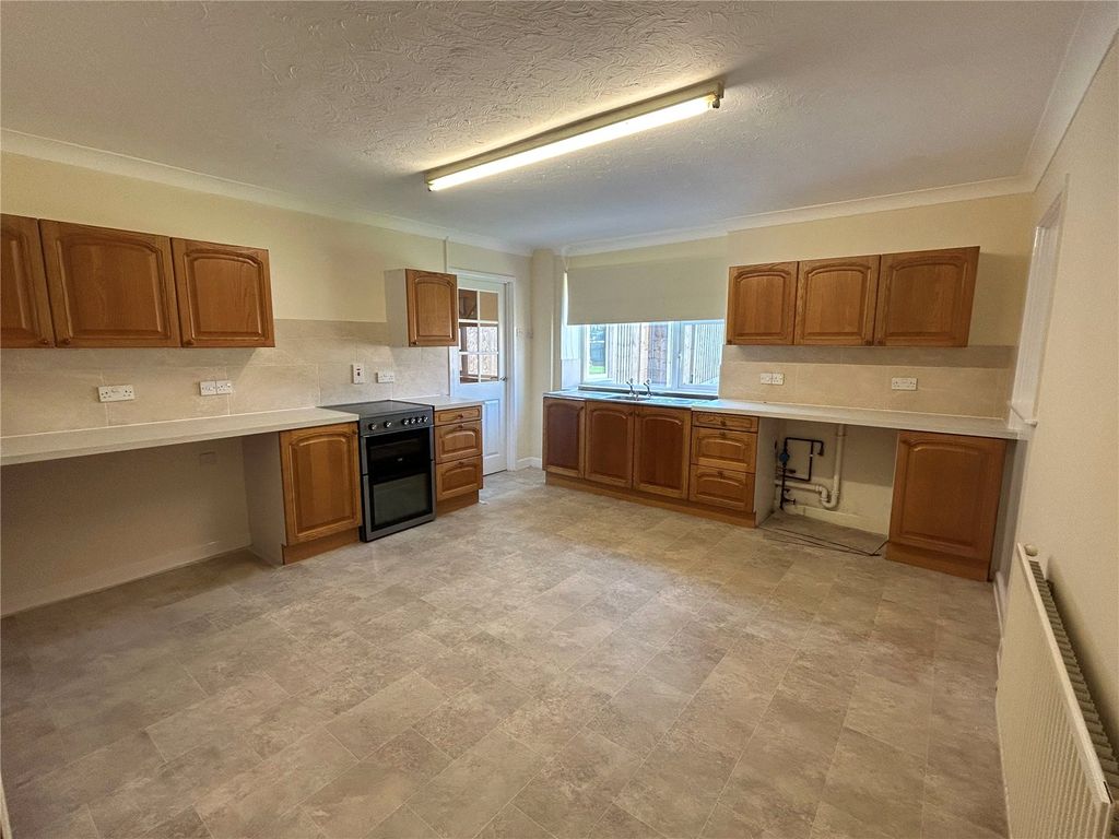 Property photo 2 of 8 Picture No. 28