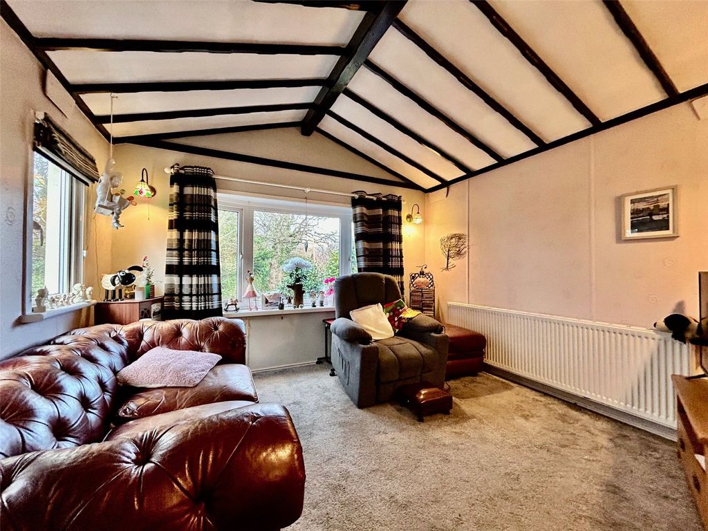 Property photo 2 of 12 Lounge