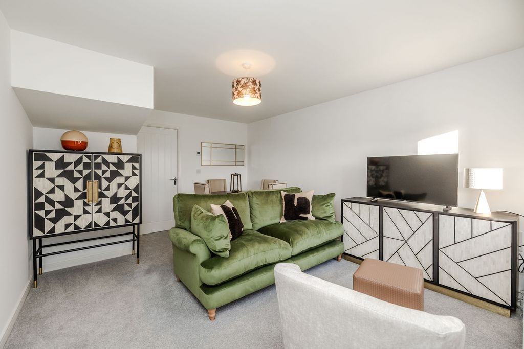 Property photo 2 of 23 79Poppyplace-2