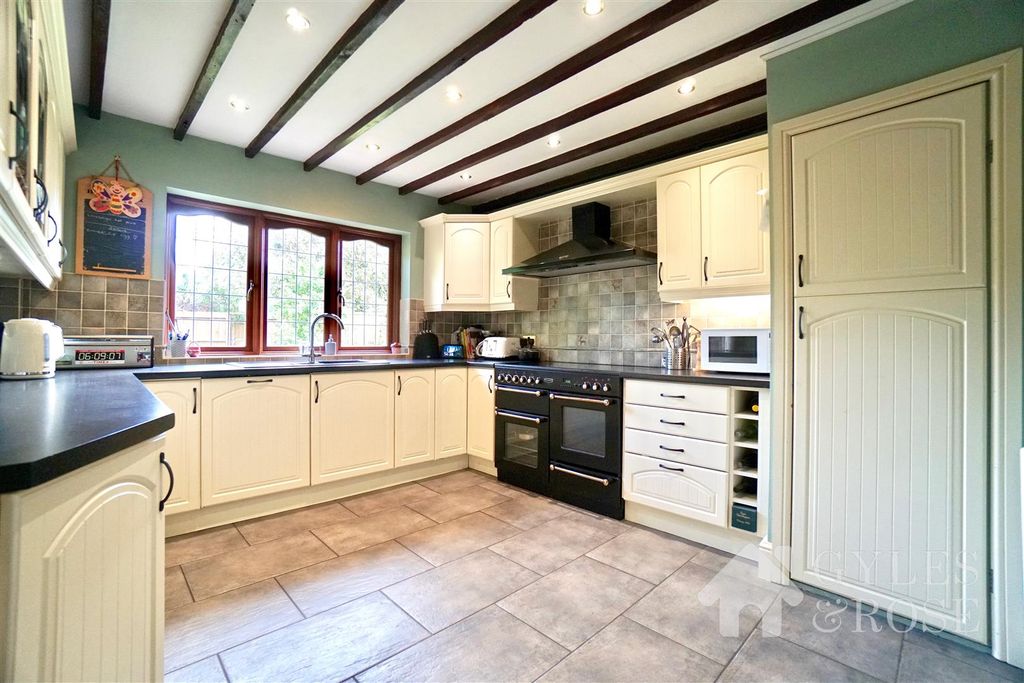 Property photo 2 of 26 Kitchen
